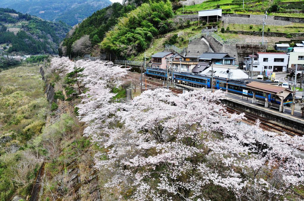 Obokekyo Mannaka Hotell Miyoshi  Exteriör bild